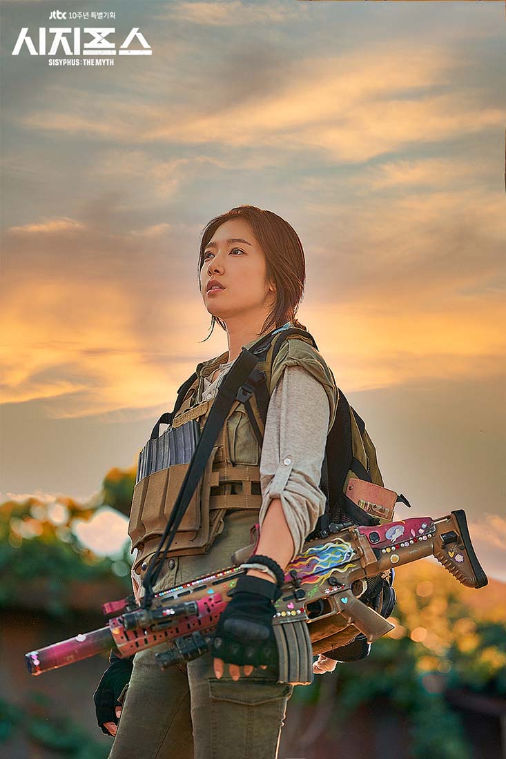 地表最強女主角《薛西佛斯的神話》朴信惠！盤點她在劇中數款造型，軍風潮流成時尚寵兒